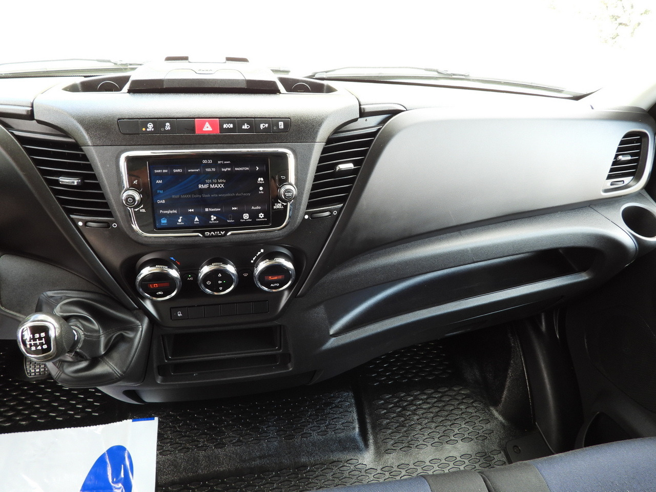 Furgoneta con lona IVECO DAILY 35S18 TARPAULIN 10 PALLETS WEBASTO CRUISE CONTROL NAVIGATION LED LIGHTS AIR CONDITIONING 180HP: foto 35 Furgoneta con lona IVECO DAILY 35S18 TARPAULIN 10 PALLETS WEBASTO CRUISE CONTROL NAVIGATION LED LIGHTS AIR CONDITIONING 180HP: foto 35