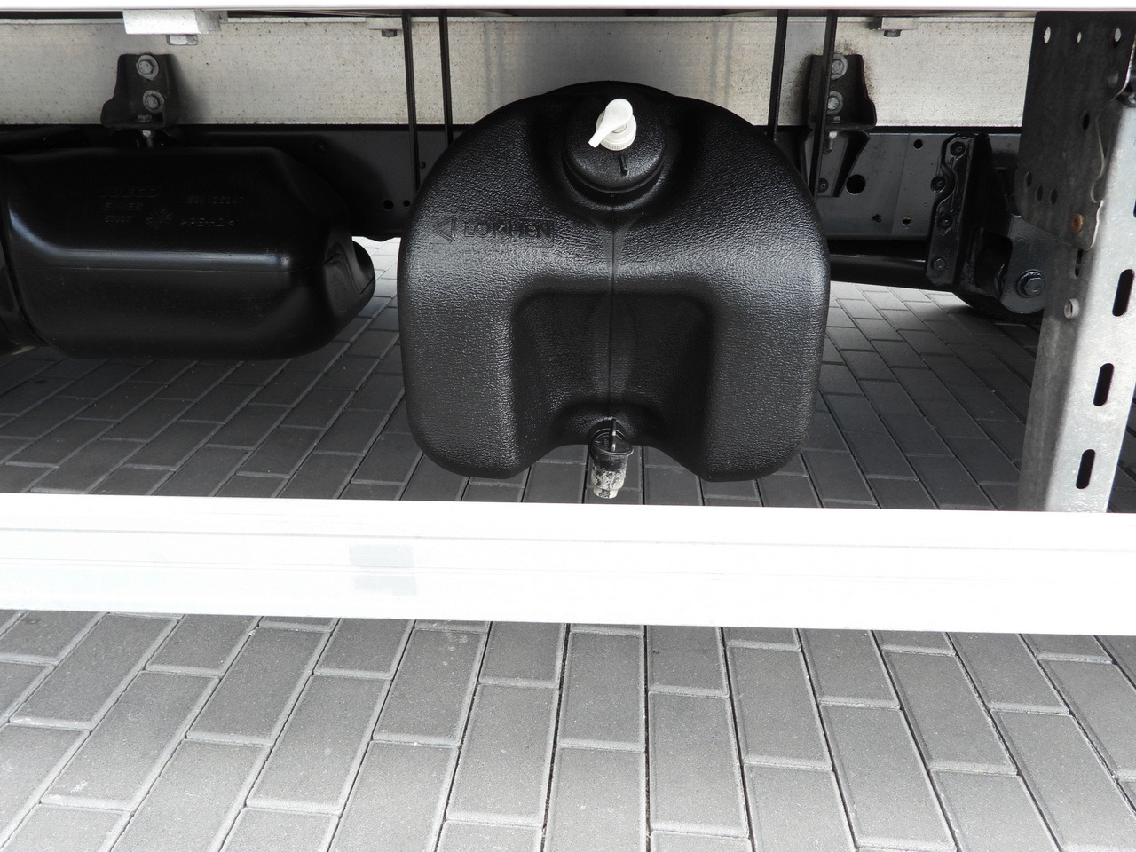 Furgoneta con lona IVECO DAILY 35S18 TARPAULIN 10 PALLETS WEBASTO CRUISE CONTROL NAVIGATION LED LIGHTS AIR CONDITIONING 180HP: foto 23 Furgoneta con lona IVECO DAILY 35S18 TARPAULIN 10 PALLETS WEBASTO CRUISE CONTROL NAVIGATION LED LIGHTS AIR CONDITIONING 180HP: foto 23