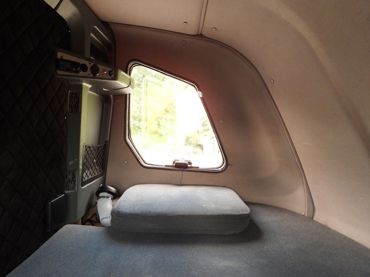 Furgoneta con lona IVECO DAILY 35S18 TARPAULIN 10 PALLETS WEBASTO CRUISE CONTROL NAVIGATION LED LIGHTS AIR CONDITIONING 180HP: foto 42 Furgoneta con lona IVECO DAILY 35S18 TARPAULIN 10 PALLETS WEBASTO CRUISE CONTROL NAVIGATION LED LIGHTS AIR CONDITIONING 180HP: foto 42