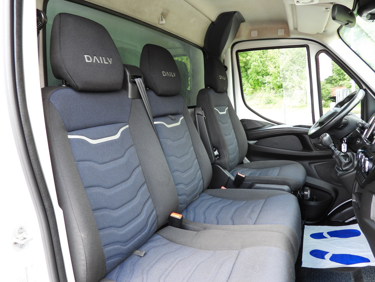 Furgoneta con lona IVECO DAILY 35S18 TARPAULIN 10 PALLETS WEBASTO CRUISE CONTROL NAVIGATION LED LIGHTS AIR CONDITIONING 180HP: foto 40 Furgoneta con lona IVECO DAILY 35S18 TARPAULIN 10 PALLETS WEBASTO CRUISE CONTROL NAVIGATION LED LIGHTS AIR CONDITIONING 180HP: foto 40