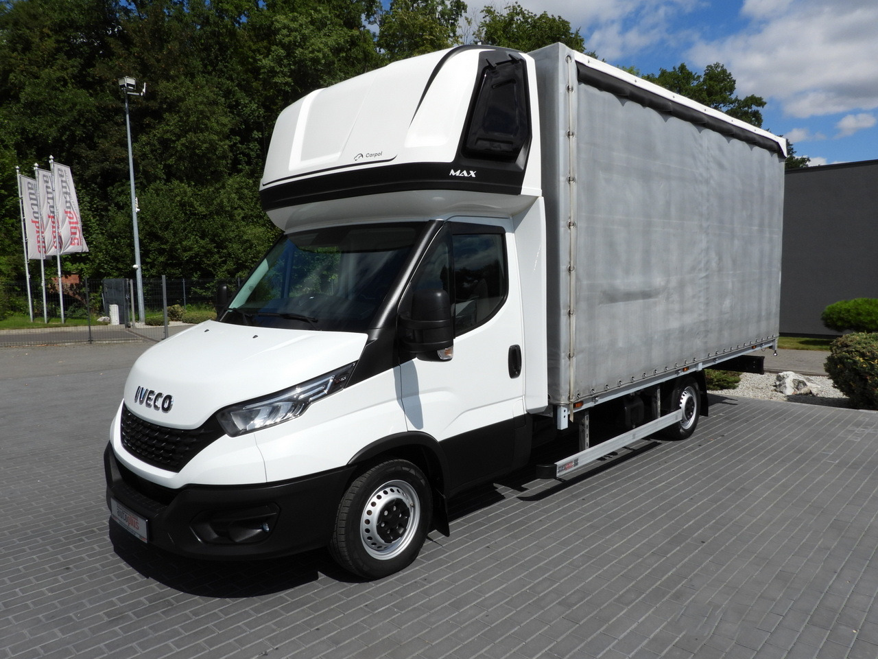 Furgoneta con lona IVECO DAILY 35S18 TARPAULIN 10 PALLETS WEBASTO CRUISE CONTROL NAVIGATION LED LIGHTS AIR CONDITIONING 180HP: foto 6 Furgoneta con lona IVECO DAILY 35S18 TARPAULIN 10 PALLETS WEBASTO CRUISE CONTROL NAVIGATION LED LIGHTS AIR CONDITIONING 180HP: foto 6
