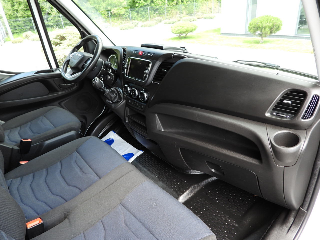 Furgoneta con lona IVECO DAILY 35S18 TARPAULIN 10 PALLETS WEBASTO CRUISE CONTROL NAVIGATION LED LIGHTS AIR CONDITIONING 180HP: foto 41 Furgoneta con lona IVECO DAILY 35S18 TARPAULIN 10 PALLETS WEBASTO CRUISE CONTROL NAVIGATION LED LIGHTS AIR CONDITIONING 180HP: foto 41