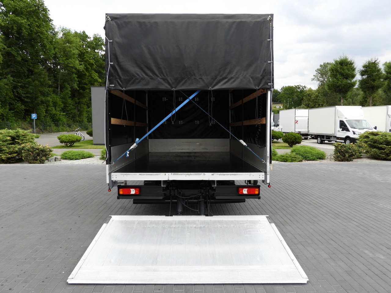 Furgoneta con lona IVECO DAILY 35S18 TARPAULIN LIFT 10 PALLETS WEBASTO CRUISE CONTROL PNEUMATICS AIR CONDITIONING  180HP: foto 11