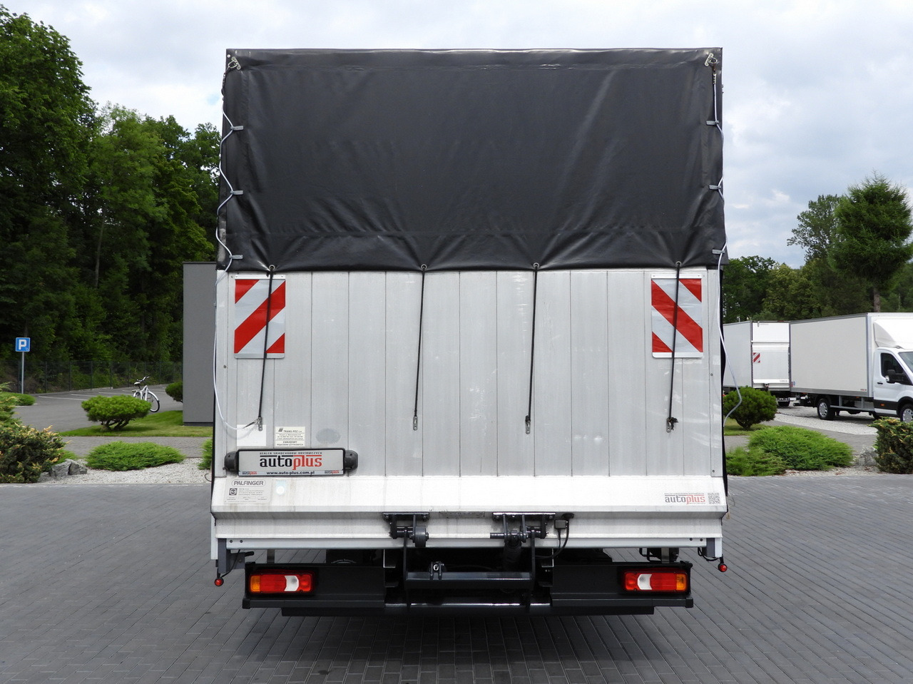 Furgoneta con lona IVECO DAILY 35S18 TARPAULIN LIFT 10 PALLETS WEBASTO CRUISE CONTROL PNEUMATICS AIR CONDITIONING  180HP: foto 10