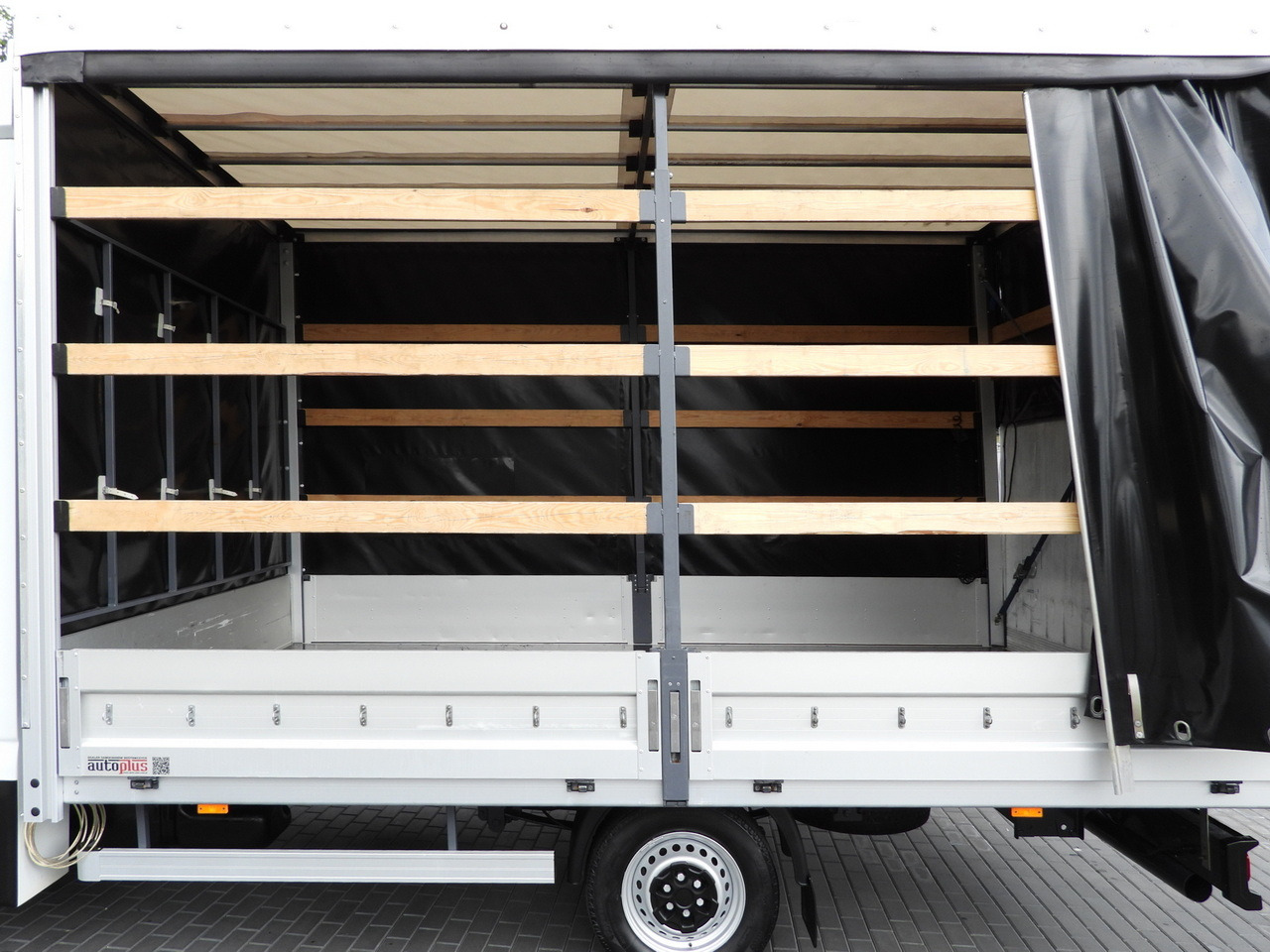 Furgoneta con lona IVECO DAILY 35S18 TARPAULIN LIFT 10 PALLETS WEBASTO CRUISE CONTROL PNEUMATICS AIR CONDITIONING  180HP: foto 29
