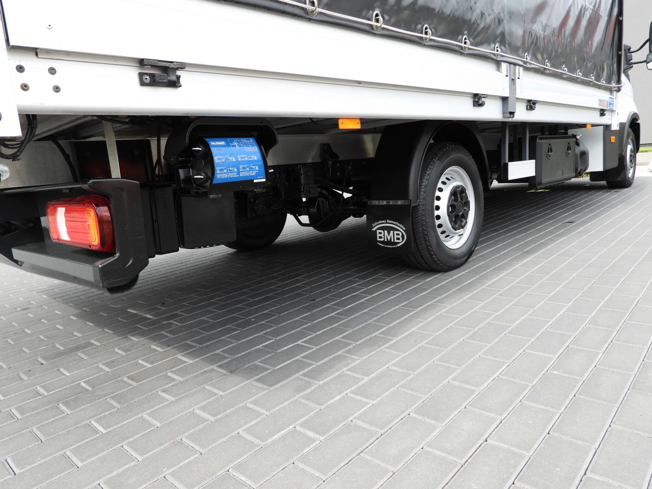 Furgoneta con lona IVECO DAILY 35S18 TARPAULIN LIFT 10 PALLETS WEBASTO CRUISE CONTROL PNEUMATICS AIR CONDITIONING  180HP: foto 17