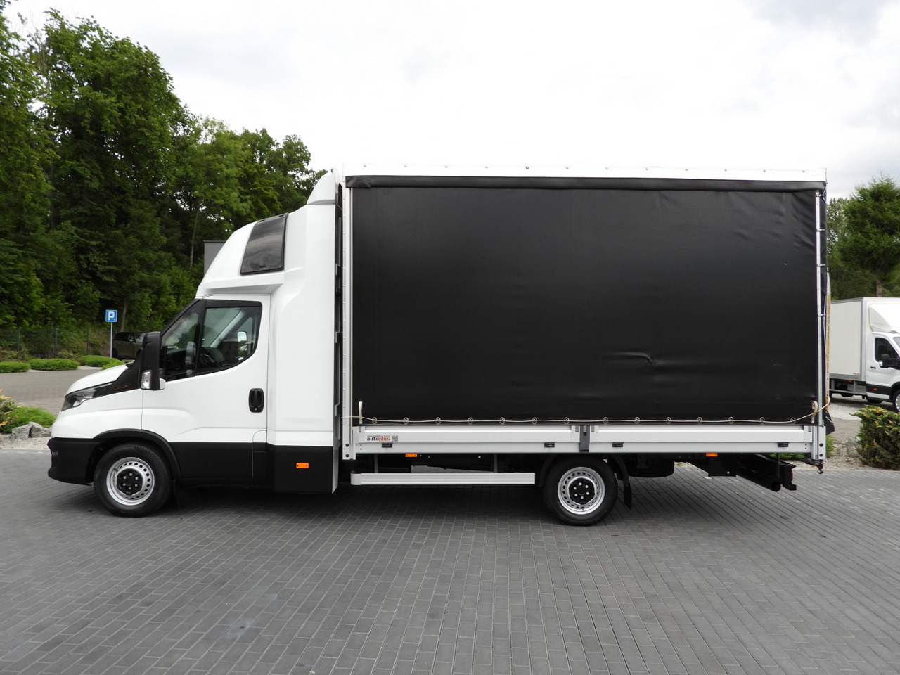 Furgoneta con lona IVECO DAILY 35S18 TARPAULIN LIFT 10 PALLETS WEBASTO CRUISE CONTROL PNEUMATICS AIR CONDITIONING  180HP: foto 8