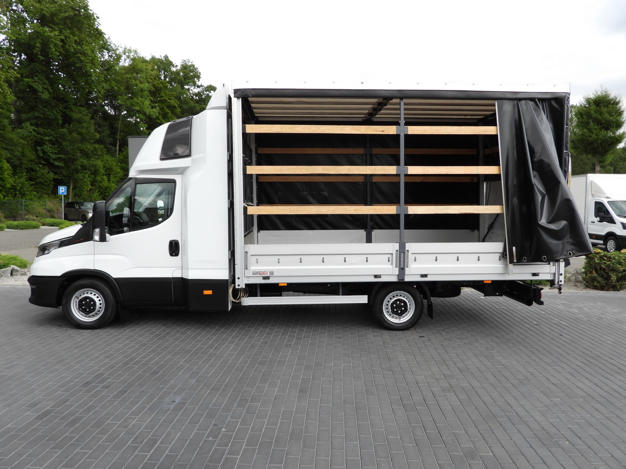 Furgoneta con lona IVECO DAILY 35S18 TARPAULIN LIFT 10 PALLETS WEBASTO CRUISE CONTROL PNEUMATICS AIR CONDITIONING  180HP: foto 7