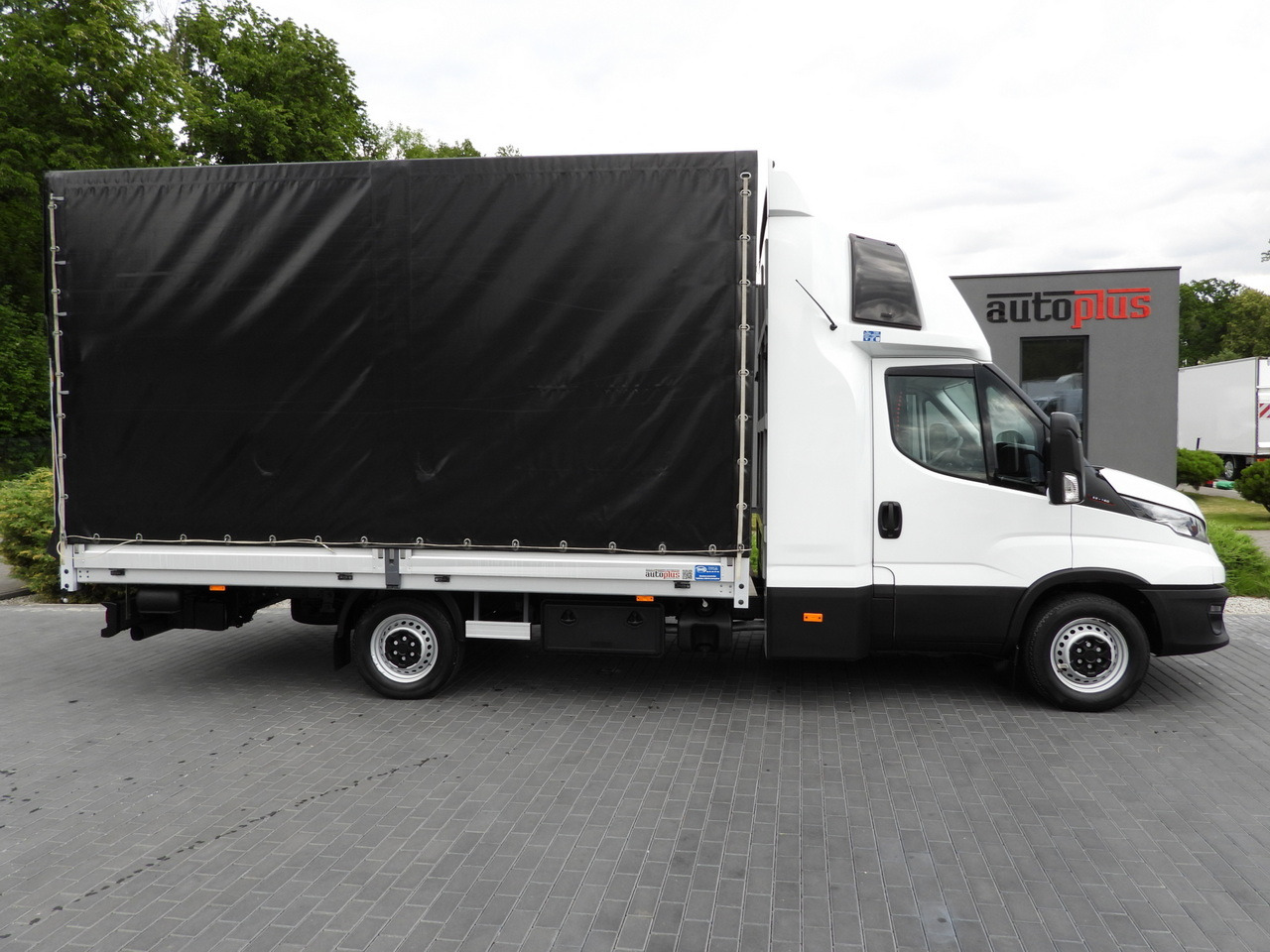 Furgoneta con lona IVECO DAILY 35S18 TARPAULIN LIFT 10 PALLETS WEBASTO CRUISE CONTROL PNEUMATICS AIR CONDITIONING  180HP: foto 6
