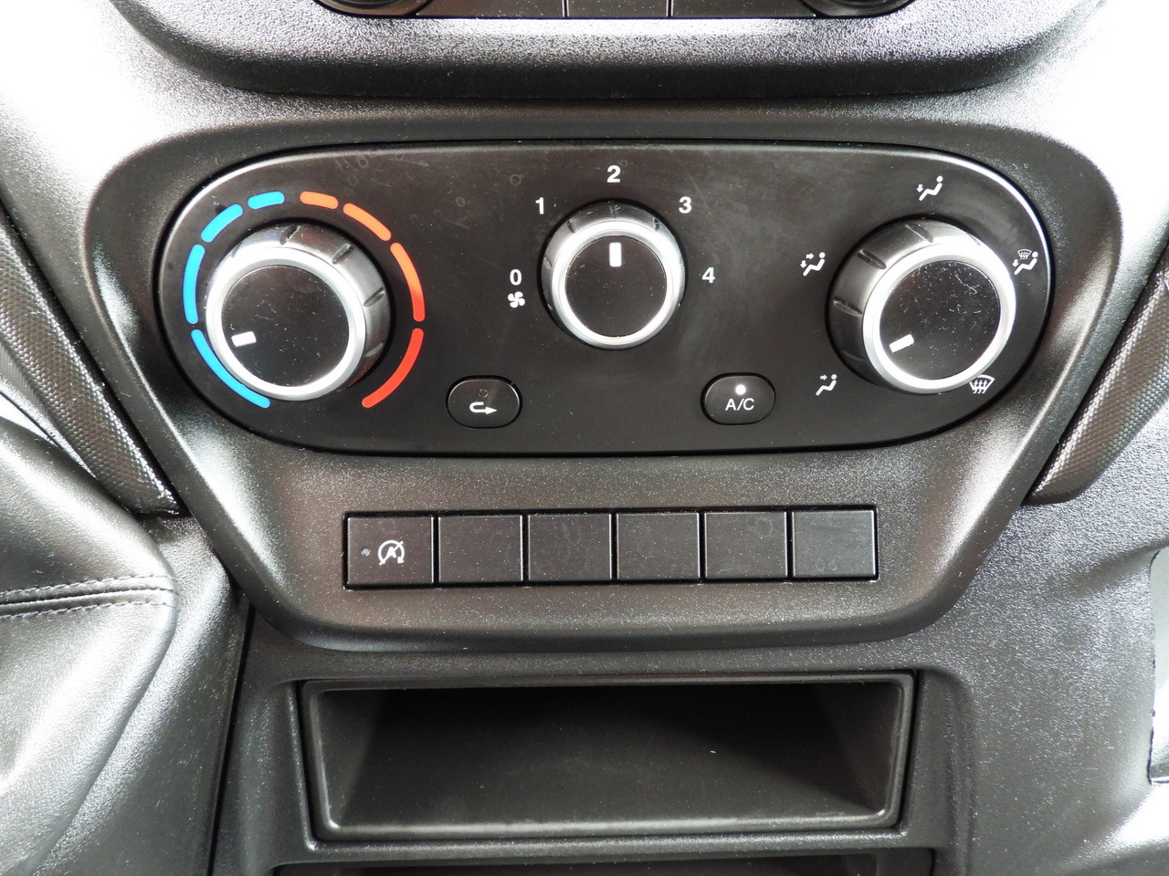 Furgoneta con lona IVECO DAILY 35S18 TARPAULIN LIFT 10 PALLETS WEBASTO CRUISE CONTROL PNEUMATICS AIR CONDITIONING  180HP: foto 43