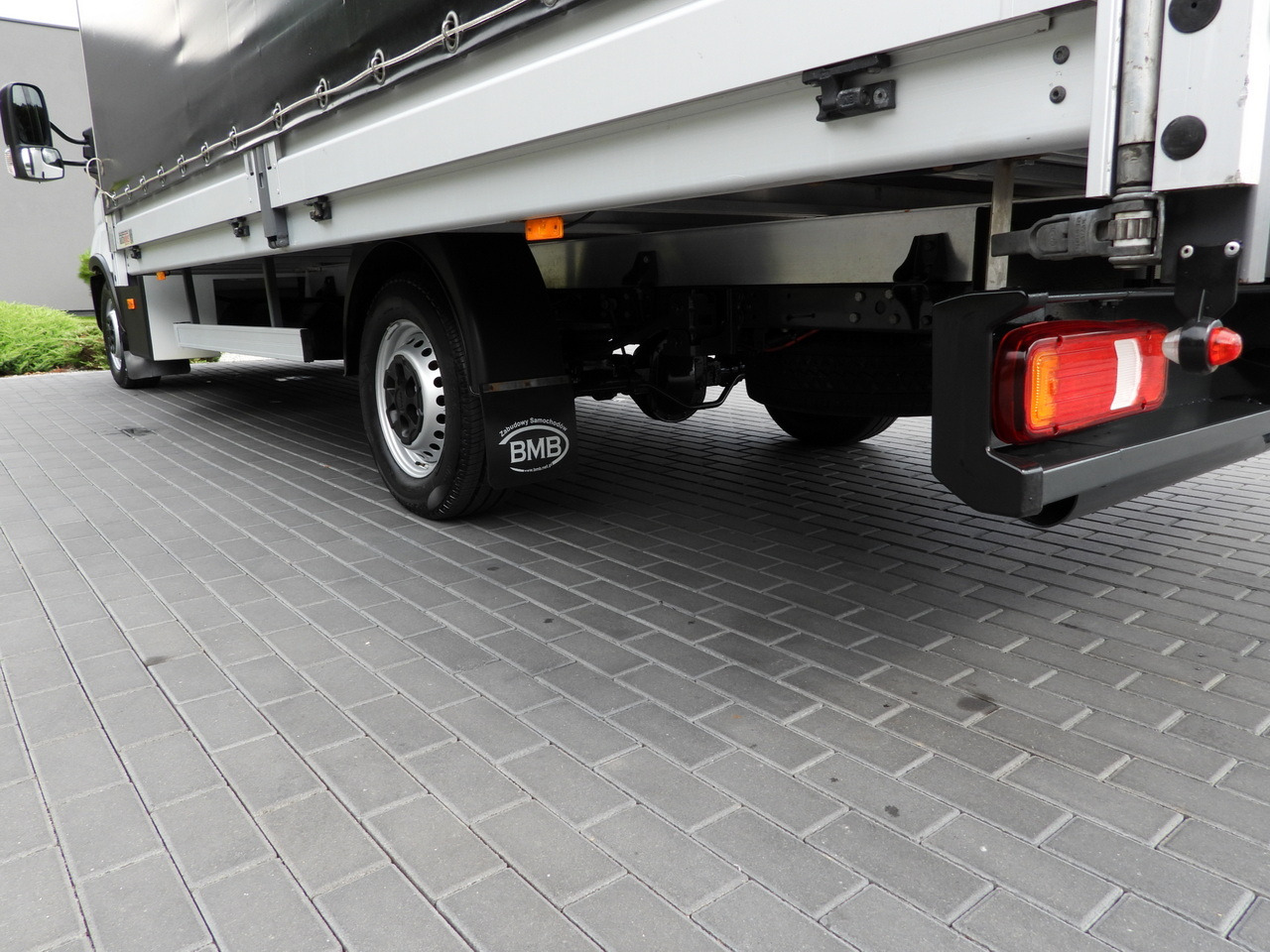 Furgoneta con lona IVECO DAILY 35S18 TARPAULIN LIFT 10 PALLETS WEBASTO CRUISE CONTROL PNEUMATICS AIR CONDITIONING  180HP: foto 16