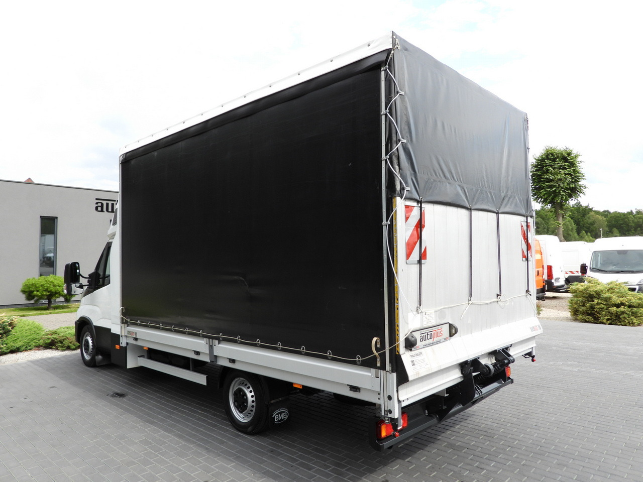 Furgoneta con lona IVECO DAILY 35S18 TARPAULIN LIFT 10 PALLETS WEBASTO CRUISE CONTROL PNEUMATICS AIR CONDITIONING  180HP: foto 9