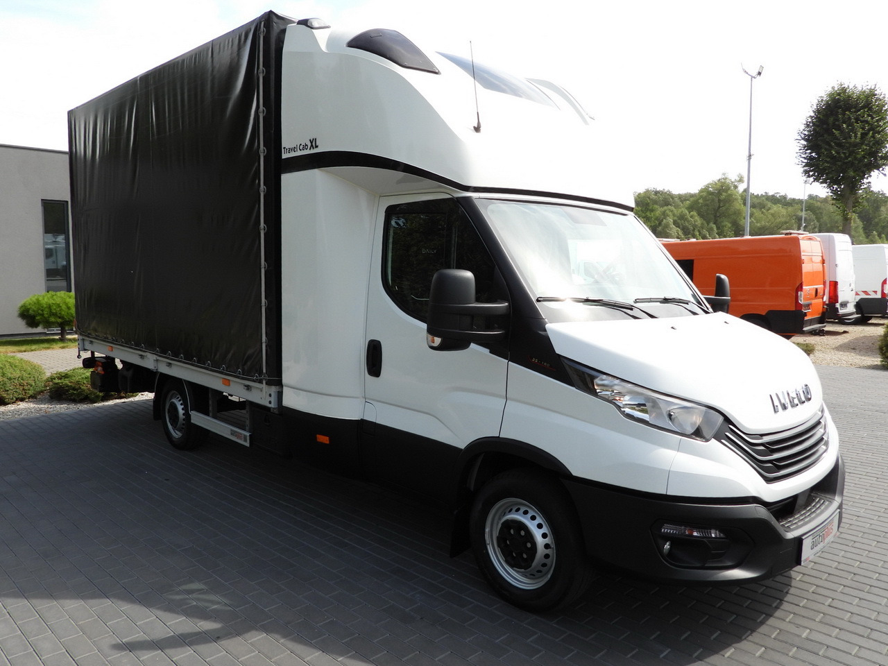 IVECO DAILY 35S18 TARPAULIN LIFT 8 PALLETS CRUISE CONTROL AIR CONDITIONING 180HP - Furgoneta con lona: foto 4 IVECO DAILY 35S18 TARPAULIN LIFT 8 PALLETS CRUISE CONTROL AIR CONDITIONING 180HP - Furgoneta con lona: foto 4