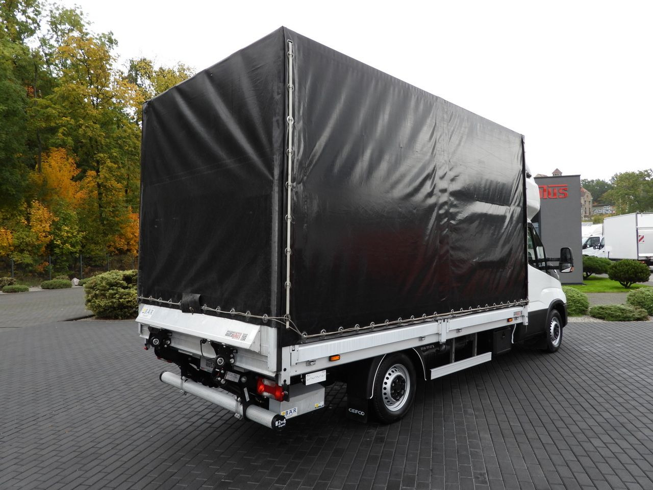 IVECO DAILY 35S18 TARPAULIN LIFT 8 PALLETS WEBASTO CRUISE CONTROL AIR CONDITIONING 180HP - Furgoneta con lona: foto 3 IVECO DAILY 35S18 TARPAULIN LIFT 8 PALLETS WEBASTO CRUISE CONTROL AIR CONDITIONING 180HP - Furgoneta con lona: foto 3