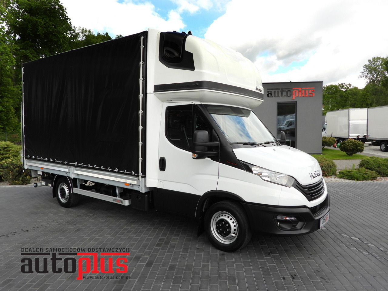 IVECO DAILY 35S18 TARPAULIN LIFT 8 PALLETS WEBASTO CRUISE CONTROL AIR CONDITIONING 180HP - Furgoneta con lona: foto 1 IVECO DAILY 35S18 TARPAULIN LIFT 8 PALLETS WEBASTO CRUISE CONTROL AIR CONDITIONING 180HP - Furgoneta con lona: foto 1