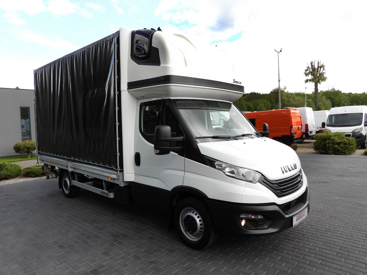 IVECO DAILY 35S18 TARPAULIN LIFT 8 PALLETS WEBASTO CRUISE CONTROL AIR CONDITIONING 180HP - Furgoneta con lona: foto 4 IVECO DAILY 35S18 TARPAULIN LIFT 8 PALLETS WEBASTO CRUISE CONTROL AIR CONDITIONING 180HP - Furgoneta con lona: foto 4