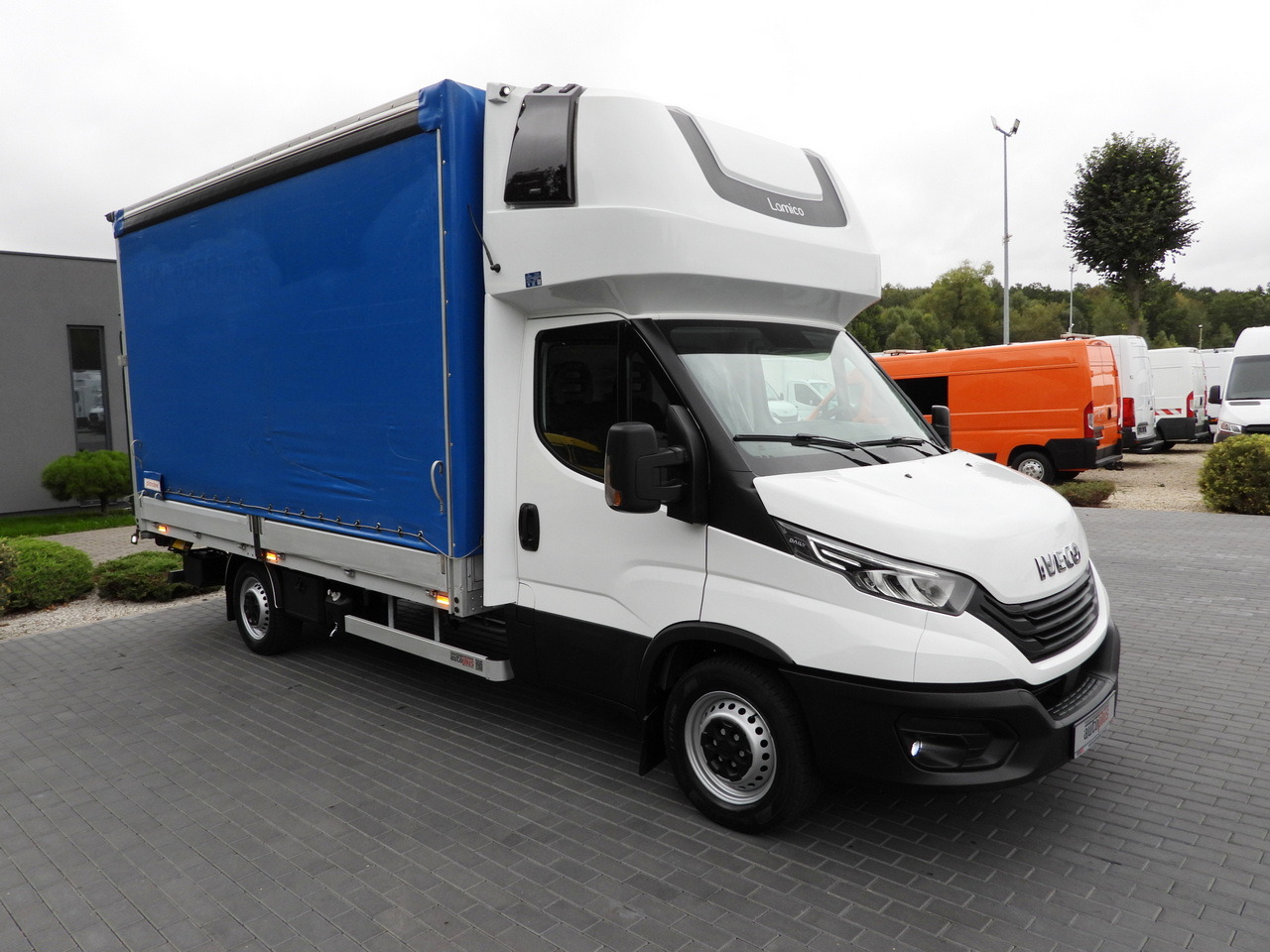 IVECO DAILY 35S18 TARPAULIN LIFT 8 PALLETS WEBASTO CRUISE CONTROL LED LIGHTS AIR CONDITIONING 180HP - Furgoneta con lona: foto 4 IVECO DAILY 35S18 TARPAULIN LIFT 8 PALLETS WEBASTO CRUISE CONTROL LED LIGHTS AIR CONDITIONING 180HP - Furgoneta con lona: foto 4
