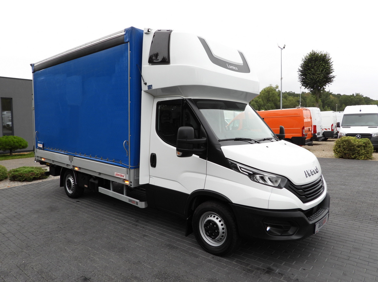 IVECO DAILY 35S18 TARPAULIN LIFT 8 PALLETS WEBASTO CRUISE CONTROL LED LIGHTS AIR CONDITIONING 180HP - Furgoneta con lona: foto 4 IVECO DAILY 35S18 TARPAULIN LIFT 8 PALLETS WEBASTO CRUISE CONTROL LED LIGHTS AIR CONDITIONING 180HP - Furgoneta con lona: foto 4