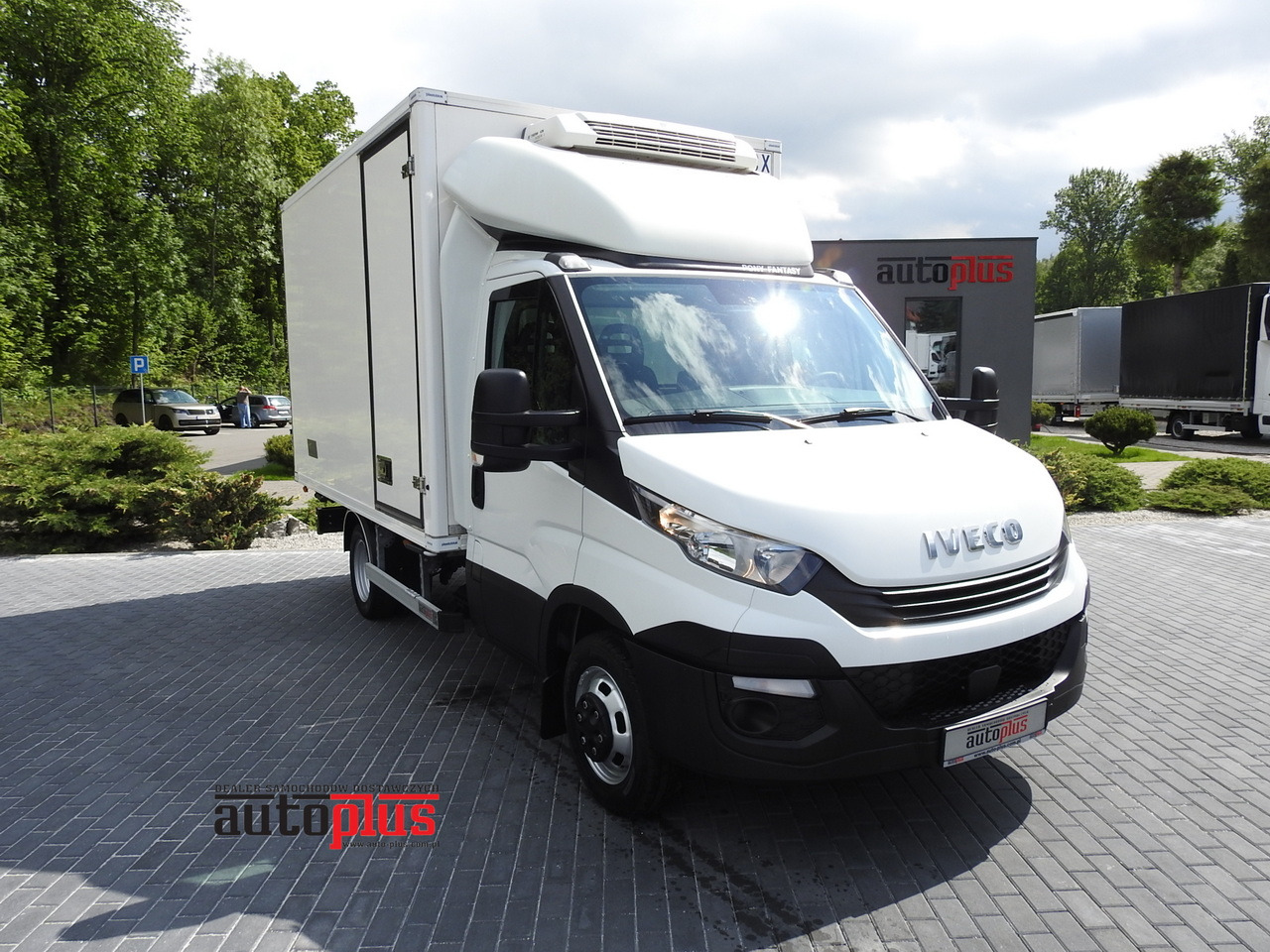 IVECO DAILY 50C15 REGRIGERATOR BOX -5*C POWER SUPPLY 230V AIR CONDITIONING TWIN WHEELS 150HP - Furgoneta frigorifica: foto 1 IVECO DAILY 50C15 REGRIGERATOR BOX -5*C POWER SUPPLY 230V AIR CONDITIONING TWIN WHEELS 150HP - Furgoneta frigorifica: foto 1