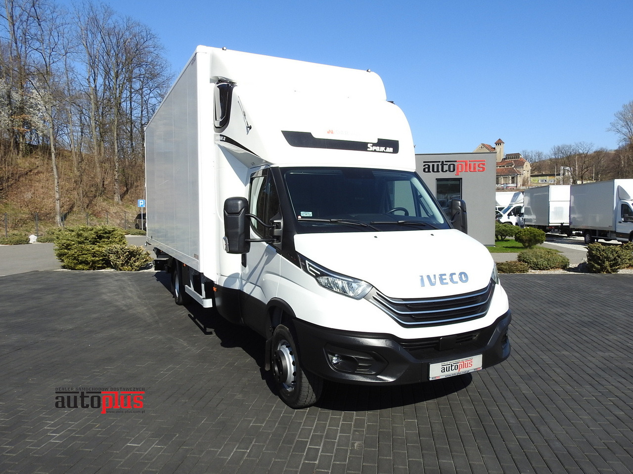 IVECO DAILY 70C18 BOX LIFT 14 PALLETS WEBASTO CRUISE CONTROL NAVIGATION LED LIGHTS TWIN WHEELS AIR CONDITIONING  180HP - Furgoneta caja cerrada: foto 1 IVECO DAILY 70C18 BOX LIFT 14 PALLETS WEBASTO CRUISE CONTROL NAVIGATION LED LIGHTS TWIN WHEELS AIR CONDITIONING  180HP - Furgoneta caja cerrada: foto 1