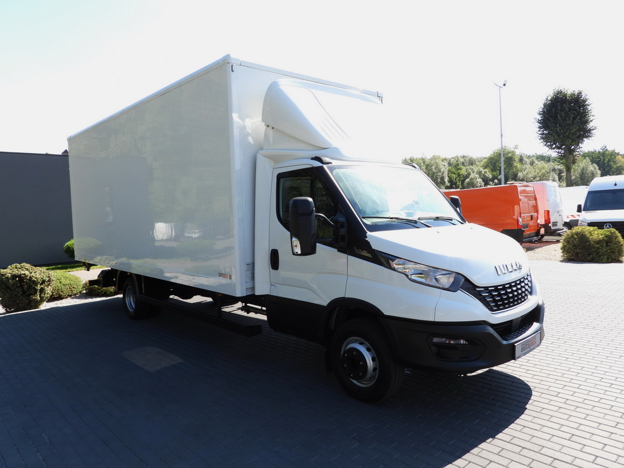 IVECO DAILY 72C18 LIFT 14 PALLETS CRUISE CONTROL PNEUMATICS AUTOMATIC TRANSMISSION HI-MATIC TWIN WHEELS AIR CONDITIONING 180HP - Camión caja cerrada: foto 4 IVECO DAILY 72C18 LIFT 14 PALLETS CRUISE CONTROL PNEUMATICS AUTOMATIC TRANSMISSION HI-MATIC TWIN WHEELS AIR CONDITIONING 180HP - Camión caja cerrada: foto 4