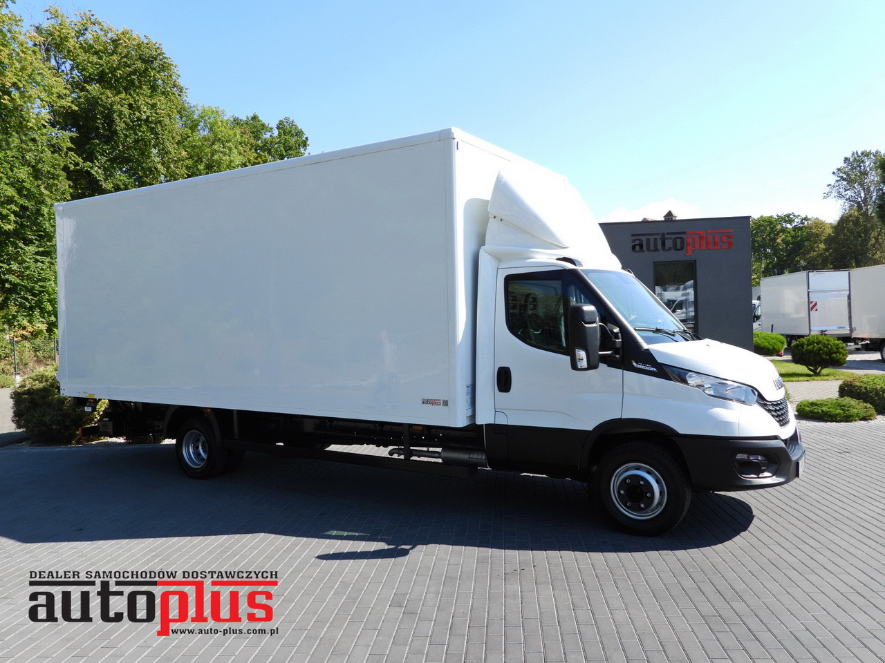 IVECO DAILY 72C18 LIFT 14 PALLETS CRUISE CONTROL PNEUMATICS AUTOMATIC TRANSMISSION HI-MATIC TWIN WHEELS AIR CONDITIONING 180HP - Camión caja cerrada: foto 1 IVECO DAILY 72C18 LIFT 14 PALLETS CRUISE CONTROL PNEUMATICS AUTOMATIC TRANSMISSION HI-MATIC TWIN WHEELS AIR CONDITIONING 180HP - Camión caja cerrada: foto 1