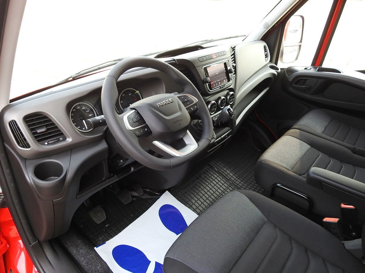 IVECO DAILY NEW TARPAULIN 10 PALLETS WEBASTO CRUISE CONTROL NAVIGATION AIR CONDITIONING LED LIGHTS 180HP - Furgoneta con lona: foto 2 IVECO DAILY NEW TARPAULIN 10 PALLETS WEBASTO CRUISE CONTROL NAVIGATION AIR CONDITIONING LED LIGHTS 180HP - Furgoneta con lona: foto 2