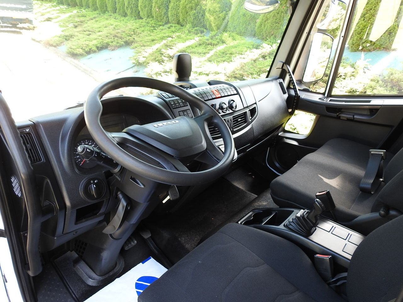 IVECO EUROCARGO 120 - 220 TARPAULIN LIFT 20 PALLETS LED LIGHTS AUTOMATIC TRANSMISSION HI-MATIC TWIN WHEELS AIR CONDITIONING 220HP - Furgoneta con lona: foto 2 IVECO EUROCARGO 120 - 220 TARPAULIN LIFT 20 PALLETS LED LIGHTS AUTOMATIC TRANSMISSION HI-MATIC TWIN WHEELS AIR CONDITIONING 220HP - Furgoneta con lona: foto 2
