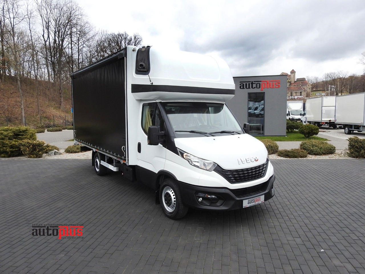 Iveco DAILY 35S18 PRITSCHE PLANE 10 PALETTEN WEBASTO - Furgoneta con lona: foto 1 Iveco DAILY 35S18 PRITSCHE PLANE 10 PALETTEN WEBASTO - Furgoneta con lona: foto 1