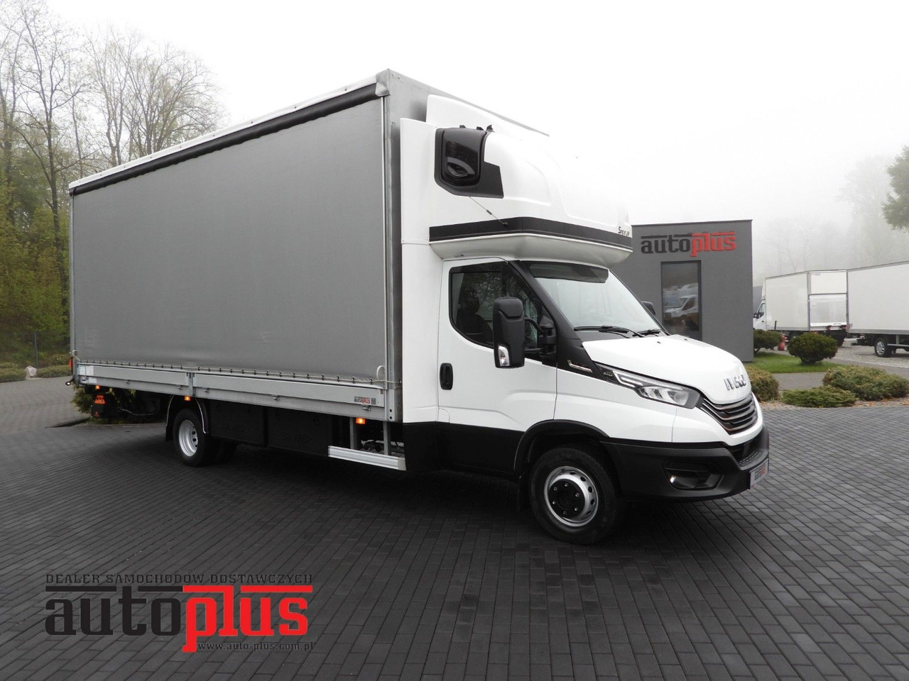 Iveco DAILY 72C18 PRITSCHE PLANE AUFZUG 16 PALETTEN - Furgoneta con lona: foto 1 Iveco DAILY 72C18 PRITSCHE PLANE AUFZUG 16 PALETTEN - Furgoneta con lona: foto 1