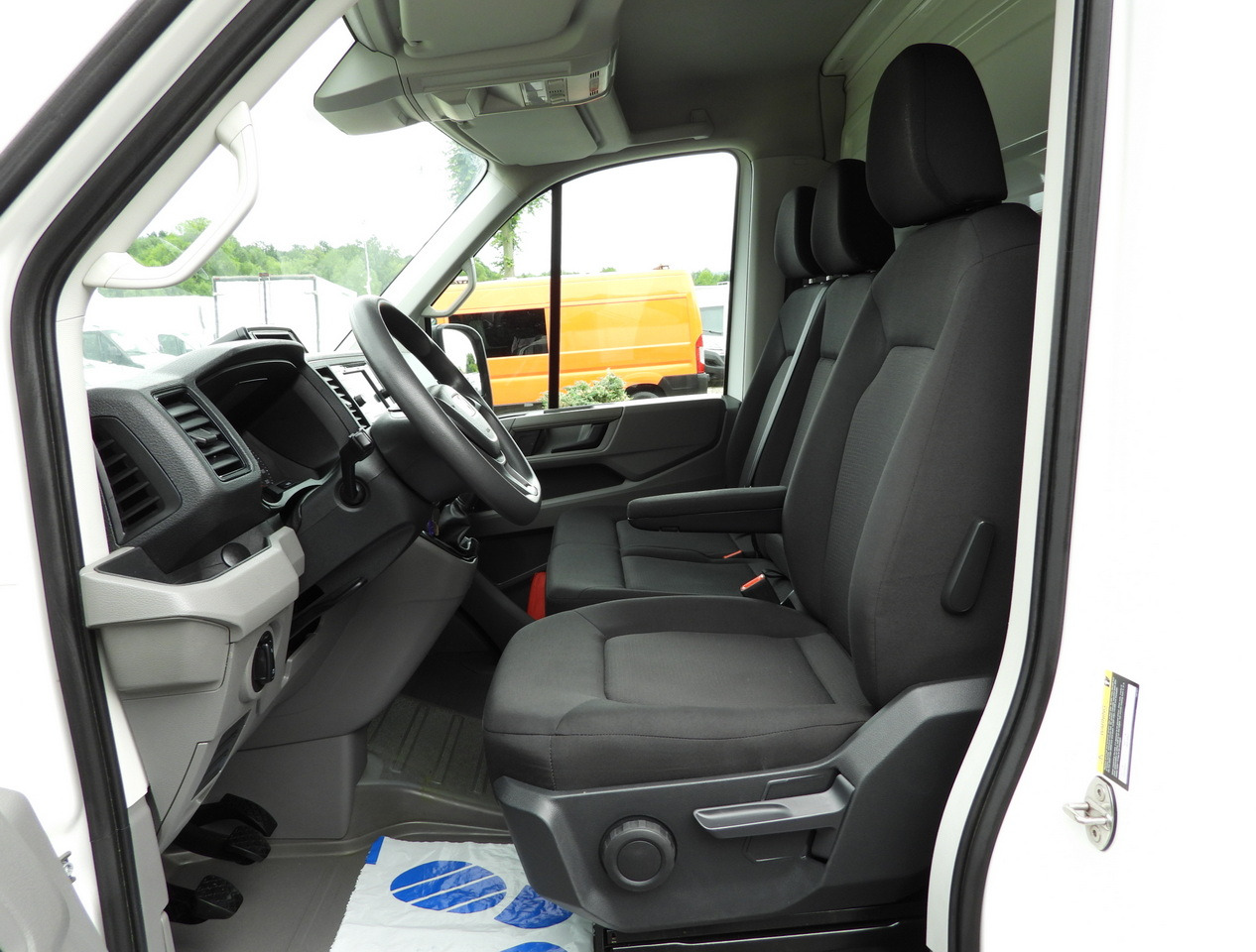 Arrendamiento de MAN TGE 3.180 REGRIGERATOR BOX 0*C CRUISE CONTROL TWIN WHEELS AIR CONDITIONING  180HP MAN TGE 3.180 REGRIGERATOR BOX 0*C CRUISE CONTROL TWIN WHEELS AIR CONDITIONING  180HP: foto 29