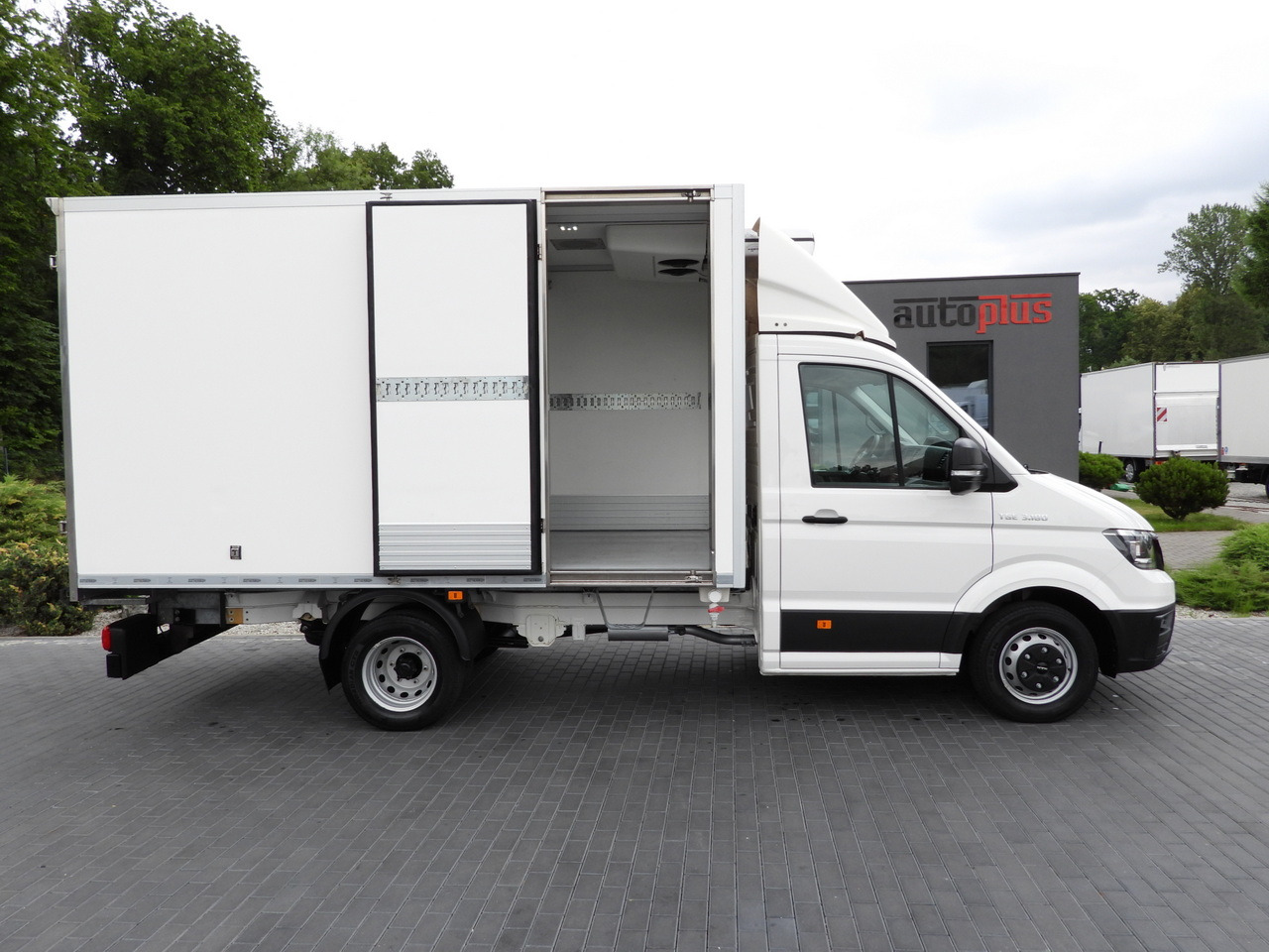 Arrendamiento de MAN TGE 3.180 REGRIGERATOR BOX 0*C CRUISE CONTROL TWIN WHEELS AIR CONDITIONING  180HP MAN TGE 3.180 REGRIGERATOR BOX 0*C CRUISE CONTROL TWIN WHEELS AIR CONDITIONING  180HP: foto 8