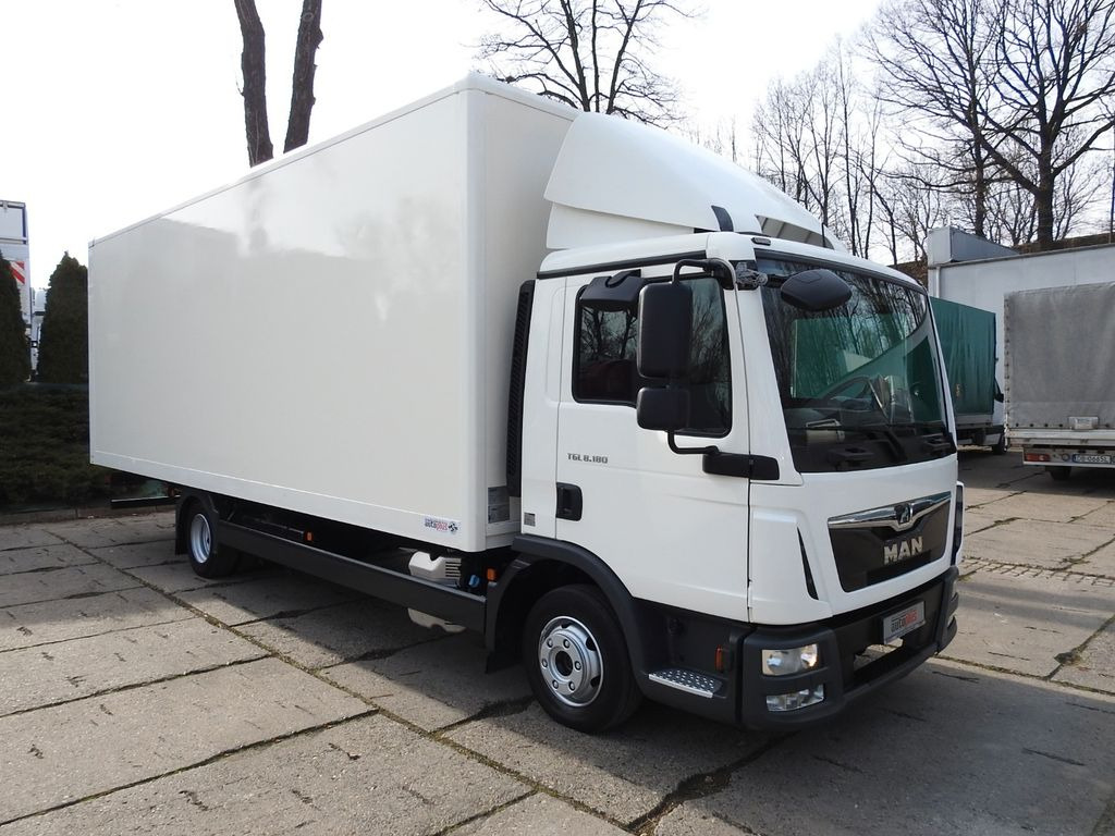 MAN TGL 8.18 KOFFER 16 PALETTEN ZWILLINGSRÄDER - Furgoneta caja cerrada: foto 4 MAN TGL 8.18 KOFFER 16 PALETTEN ZWILLINGSRÄDER - Furgoneta caja cerrada: foto 4