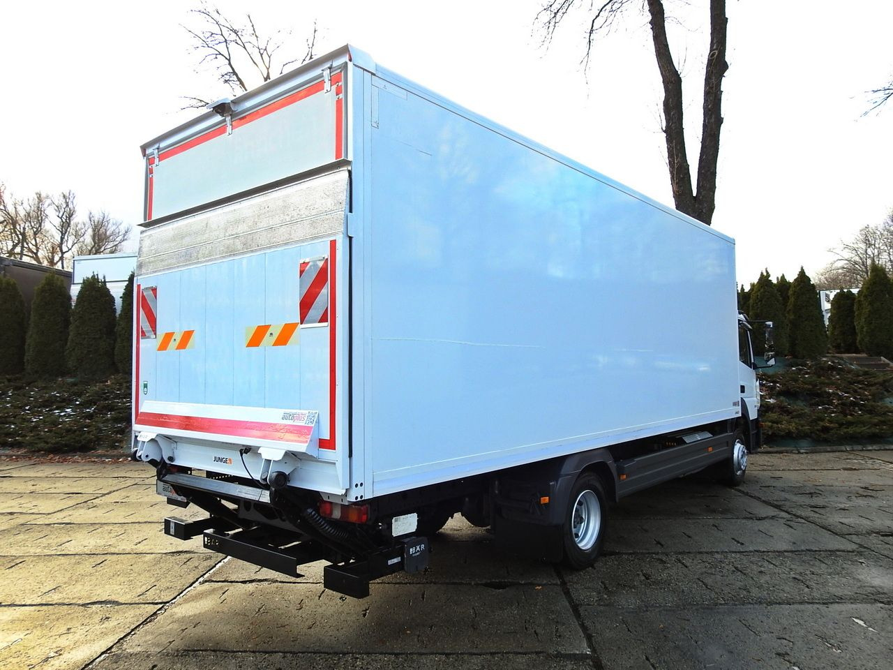 MERCEDES ATEGO 12.24 BOX LIFT 18 PALLETS CRUISE CONTROL AUTOMATIC TRANSMISSION TWIN WHEELS AIR CONDITIONING 240HP - Furgoneta caja cerrada: foto 3 MERCEDES ATEGO 12.24 BOX LIFT 18 PALLETS CRUISE CONTROL AUTOMATIC TRANSMISSION TWIN WHEELS AIR CONDITIONING 240HP - Furgoneta caja cerrada: foto 3