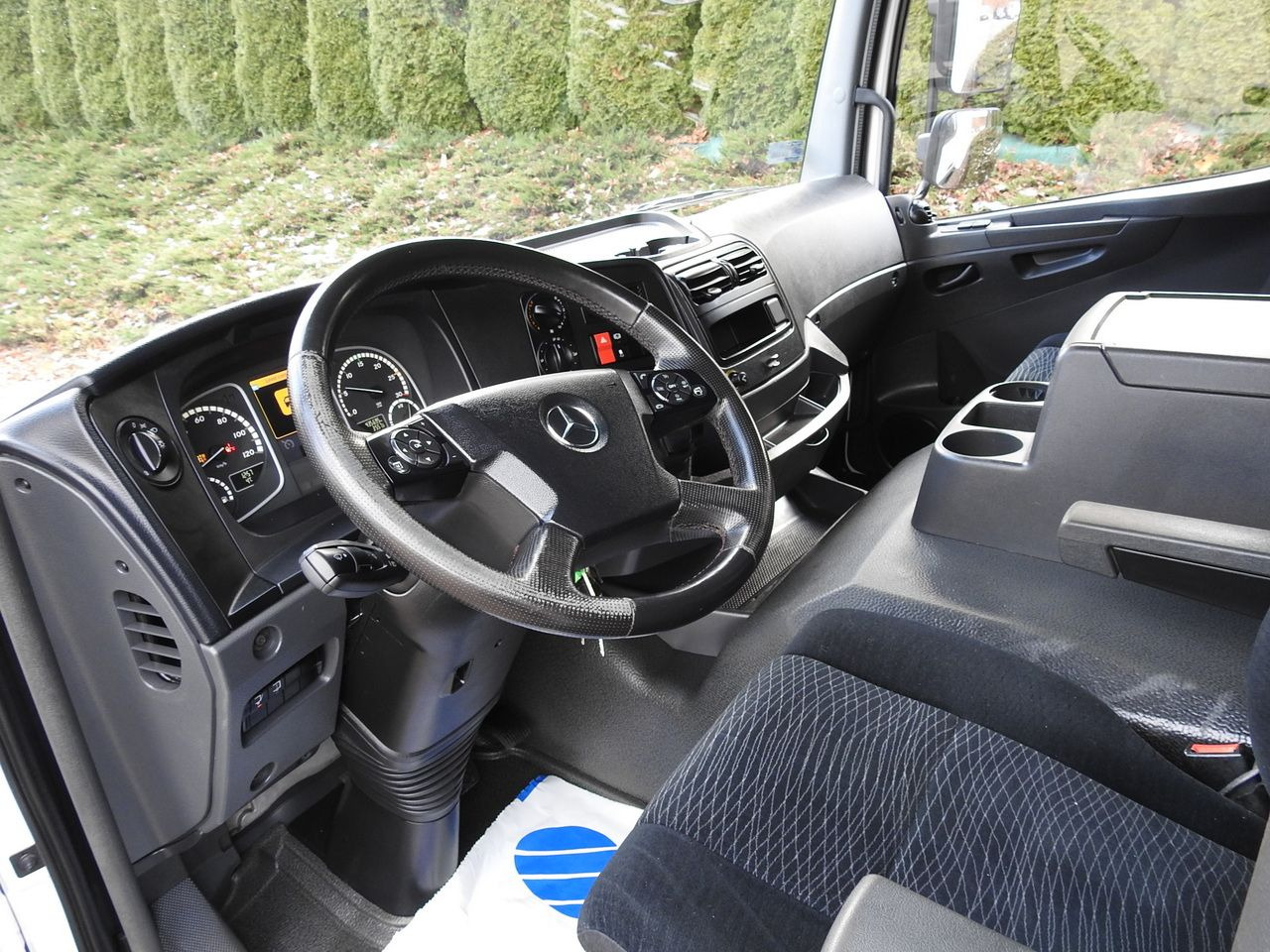 MERCEDES ATEGO 12.24 BOX LIFT 18 PALLETS CRUISE CONTROL AUTOMATIC TRANSMISSION TWIN WHEELS AIR CONDITIONING 240HP - Furgoneta caja cerrada: foto 2 MERCEDES ATEGO 12.24 BOX LIFT 18 PALLETS CRUISE CONTROL AUTOMATIC TRANSMISSION TWIN WHEELS AIR CONDITIONING 240HP - Furgoneta caja cerrada: foto 2