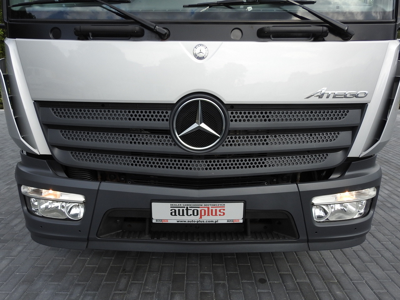 Camión lona MERCEDES ATEGO 1221 TARPAULIN LIFT 16 PALLETS WEBASTO AIR CONDITIONING PNEUMATICS TWIN WHEELS 230HP: foto 15 Camión lona MERCEDES ATEGO 1221 TARPAULIN LIFT 16 PALLETS WEBASTO AIR CONDITIONING PNEUMATICS TWIN WHEELS 230HP: foto 15