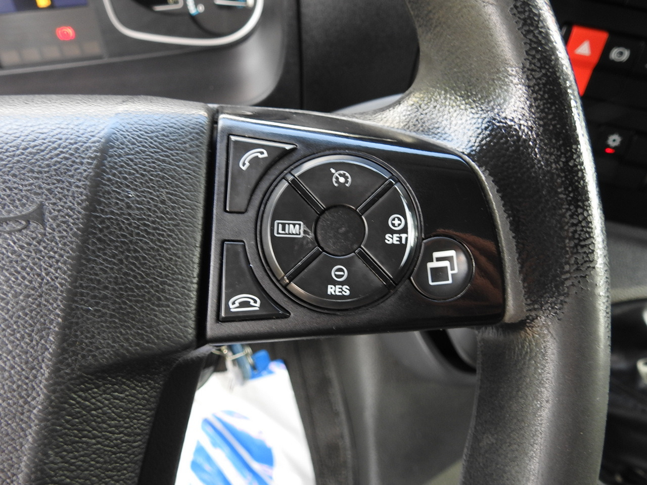 Camión lona MERCEDES ATEGO 1221 TARPAULIN LIFT 16 PALLETS WEBASTO AIR CONDITIONING PNEUMATICS TWIN WHEELS 230HP: foto 46 Camión lona MERCEDES ATEGO 1221 TARPAULIN LIFT 16 PALLETS WEBASTO AIR CONDITIONING PNEUMATICS TWIN WHEELS 230HP: foto 46