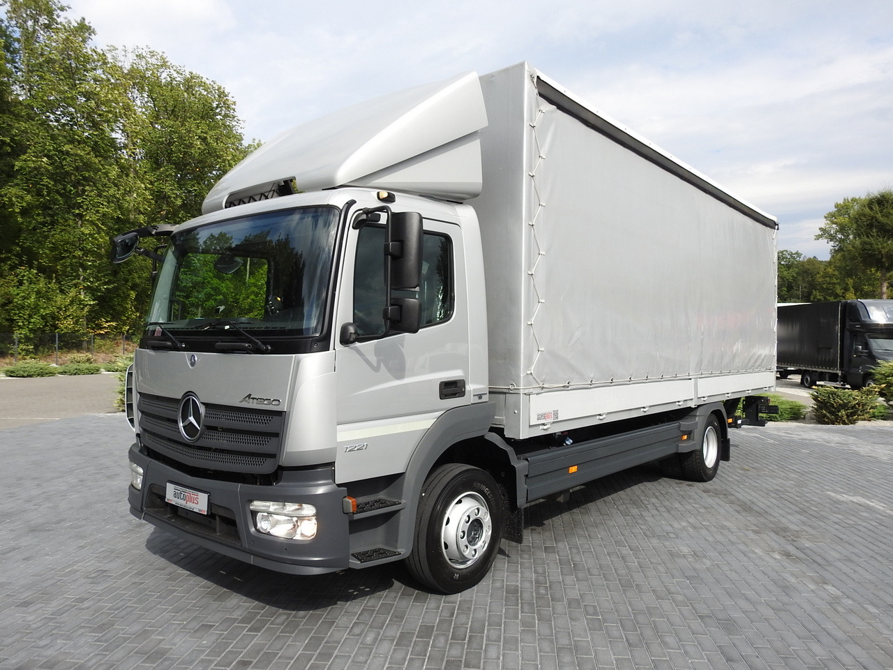 Camión lona MERCEDES ATEGO 1221 TARPAULIN LIFT 16 PALLETS WEBASTO AIR CONDITIONING PNEUMATICS TWIN WHEELS 230HP: foto 18 Camión lona MERCEDES ATEGO 1221 TARPAULIN LIFT 16 PALLETS WEBASTO AIR CONDITIONING PNEUMATICS TWIN WHEELS 230HP: foto 18