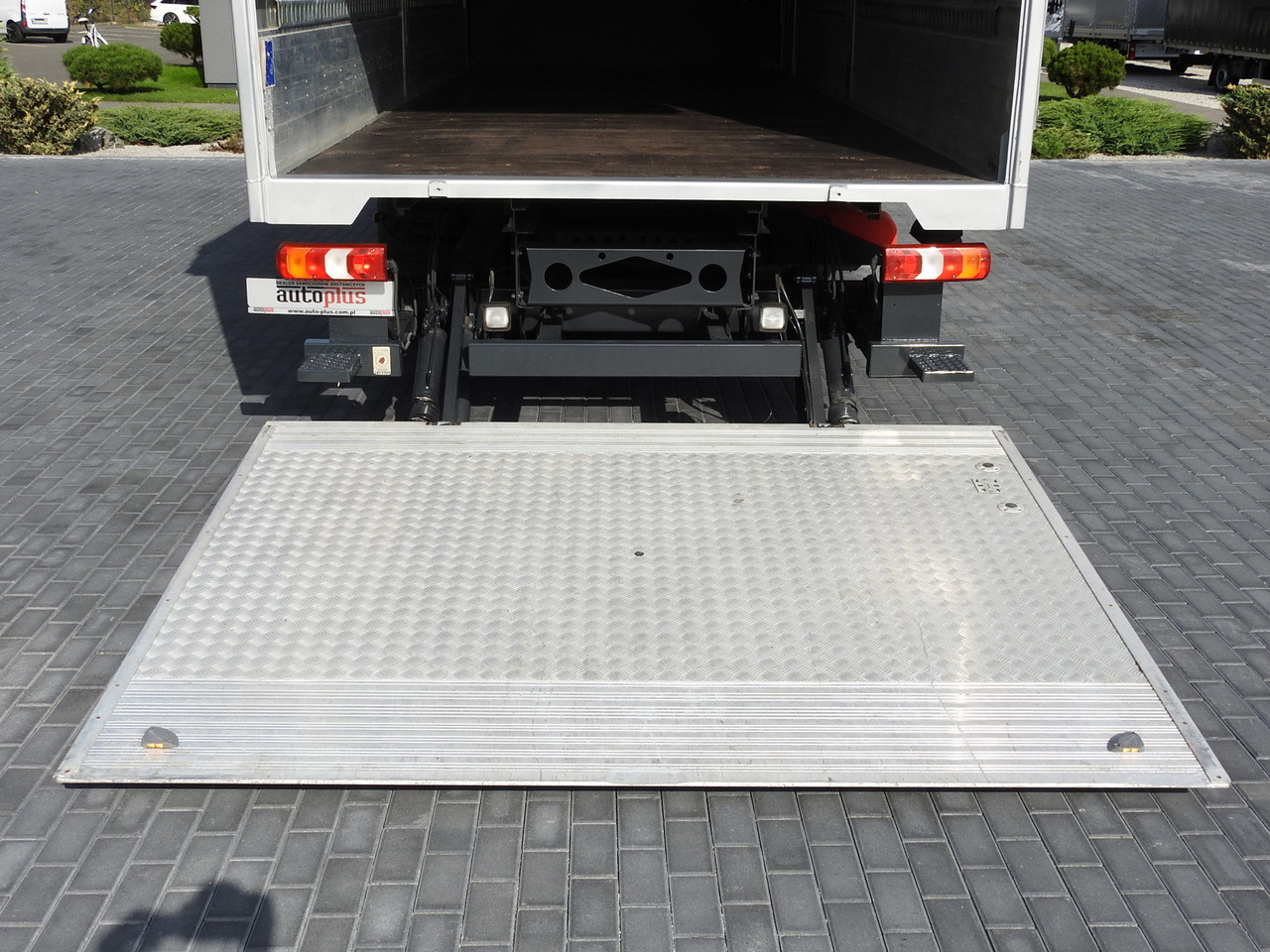 Camión lona MERCEDES ATEGO 1221 TARPAULIN LIFT 16 PALLETS WEBASTO AIR CONDITIONING PNEUMATICS TWIN WHEELS 230HP: foto 29 Camión lona MERCEDES ATEGO 1221 TARPAULIN LIFT 16 PALLETS WEBASTO AIR CONDITIONING PNEUMATICS TWIN WHEELS 230HP: foto 29