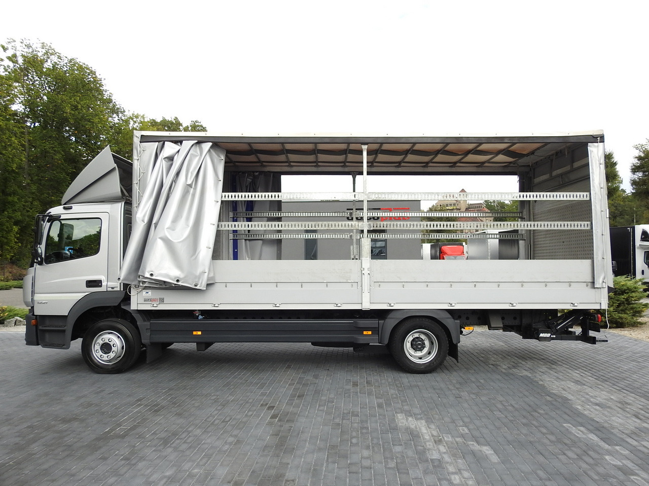 Camión lona MERCEDES ATEGO 1221 TARPAULIN LIFT 16 PALLETS WEBASTO AIR CONDITIONING PNEUMATICS TWIN WHEELS 230HP: foto 8 Camión lona MERCEDES ATEGO 1221 TARPAULIN LIFT 16 PALLETS WEBASTO AIR CONDITIONING PNEUMATICS TWIN WHEELS 230HP: foto 8