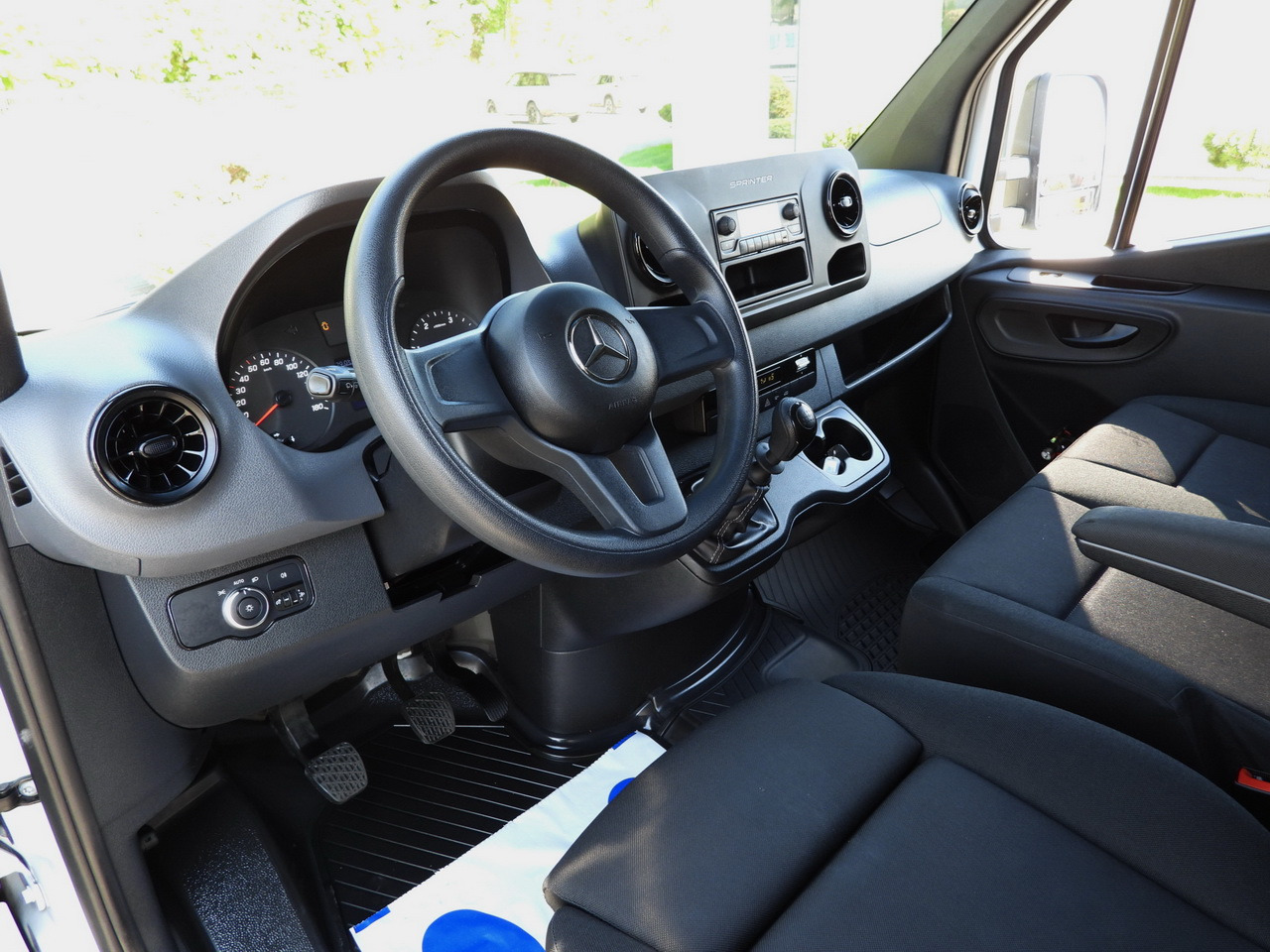 MERCEDES SPRINTER 315 BOX LIFT 8 PALLETS AIR CONDITIONING  150HP - Furgoneta caja cerrada: foto 2 MERCEDES SPRINTER 315 BOX LIFT 8 PALLETS AIR CONDITIONING  150HP - Furgoneta caja cerrada: foto 2