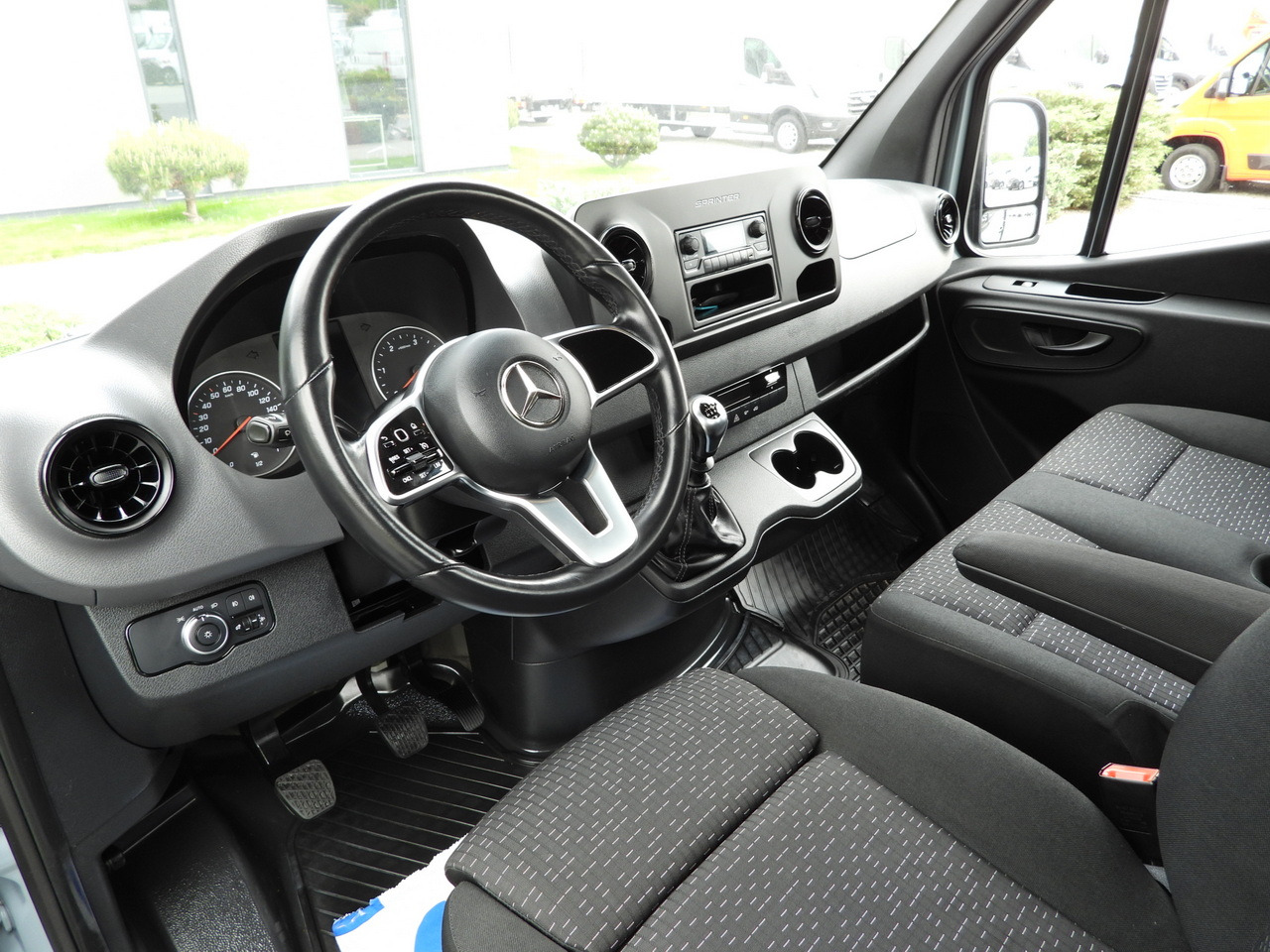 MERCEDES SPRINTER 315 STAKE BODY 8 PALLETS CRUISE CONTROL AIR CONDITIONING 150HP - Furgoneta caja abierta: foto 2 MERCEDES SPRINTER 315 STAKE BODY 8 PALLETS CRUISE CONTROL AIR CONDITIONING 150HP - Furgoneta caja abierta: foto 2