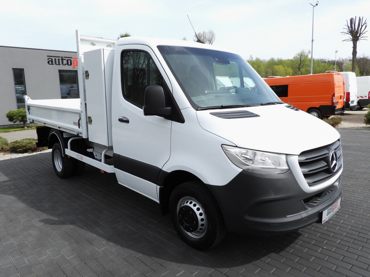 MERCEDES SPRINTER 516 TIPPER CRUISE CONTROL TWIN WHEELS AIR CONDITIONING 160HP - Furgoneta basculante: foto 4 MERCEDES SPRINTER 516 TIPPER CRUISE CONTROL TWIN WHEELS AIR CONDITIONING 160HP - Furgoneta basculante: foto 4