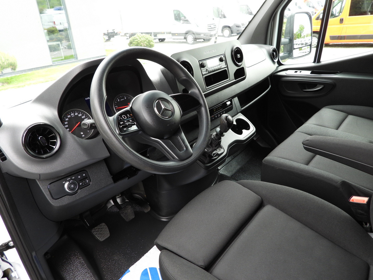 MERCEDES SPRINTER 519 TARPAULIN 8 PALLETS WEBASTO CRUISE CONTROL TWIN WHEELS AIR CONDITIONING 190HP - Furgoneta con lona: foto 2 MERCEDES SPRINTER 519 TARPAULIN 8 PALLETS WEBASTO CRUISE CONTROL TWIN WHEELS AIR CONDITIONING 190HP - Furgoneta con lona: foto 2