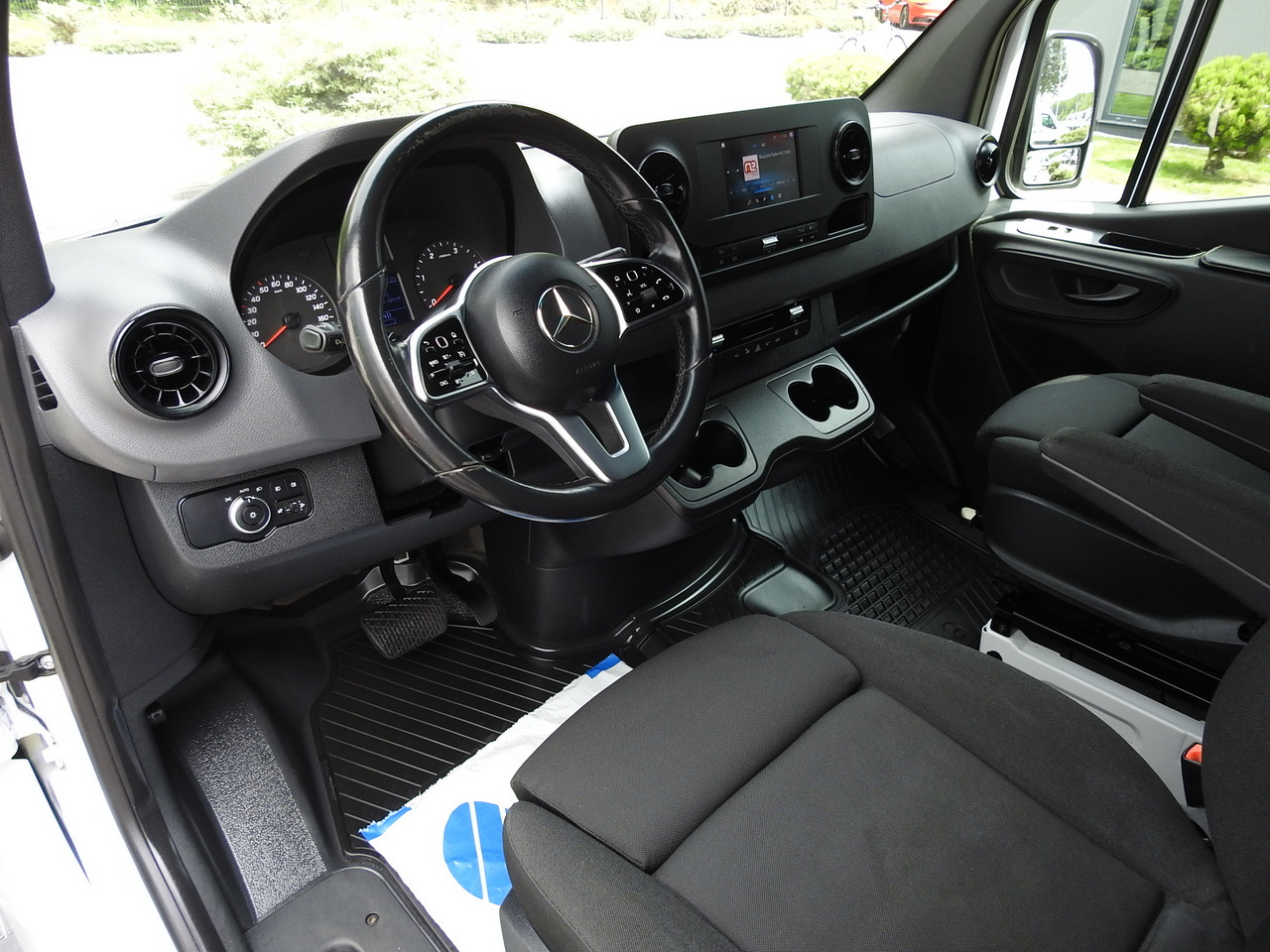 MERCEDES SPRINTER BOX DELIVERY VAN 5 SEATS CRUISE CONTROL NAVIGATION AIR CONDITIONING AUTOMATIC TRANSMISSION   160HP - Furgón: foto 2 MERCEDES SPRINTER BOX DELIVERY VAN 5 SEATS CRUISE CONTROL NAVIGATION AIR CONDITIONING AUTOMATIC TRANSMISSION   160HP - Furgón: foto 2