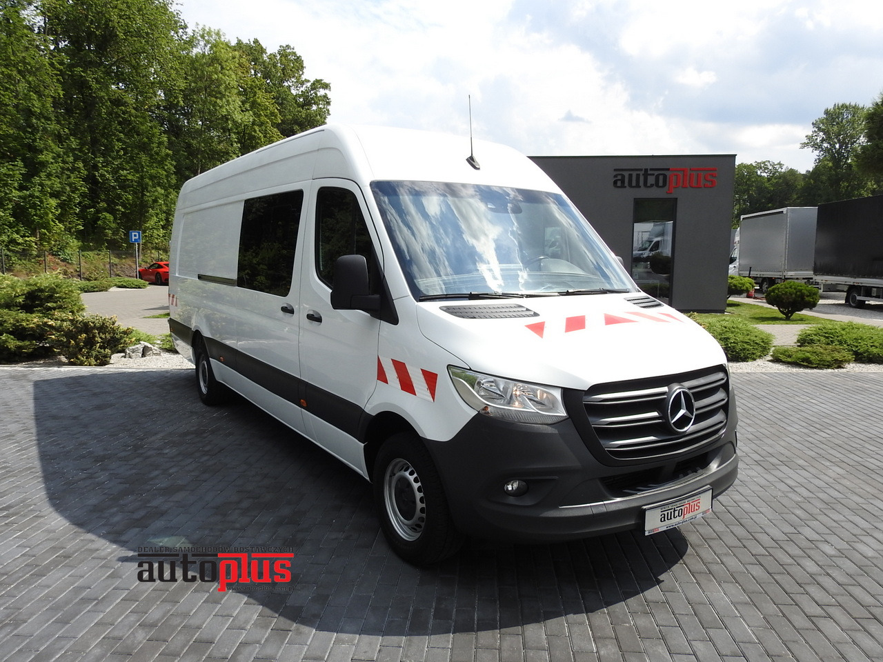 MERCEDES SPRINTER BOX DELIVERY VAN 5 SEATS CRUISE CONTROL NAVIGATION AIR CONDITIONING AUTOMATIC TRANSMISSION   160HP - Furgón: foto 1 MERCEDES SPRINTER BOX DELIVERY VAN 5 SEATS CRUISE CONTROL NAVIGATION AIR CONDITIONING AUTOMATIC TRANSMISSION   160HP - Furgón: foto 1