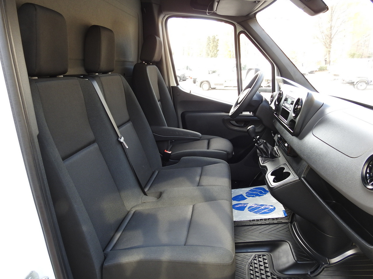 Arrendamiento de MERCEDES SPRINTER BOX LIFT 8 PALLETS AIR CONDITIONING 150HP MERCEDES SPRINTER BOX LIFT 8 PALLETS AIR CONDITIONING 150HP: foto 35 Arrendamiento de MERCEDES SPRINTER BOX LIFT 8 PALLETS AIR CONDITIONING 150HP MERCEDES SPRINTER BOX LIFT 8 PALLETS AIR CONDITIONING 150HP: foto 35