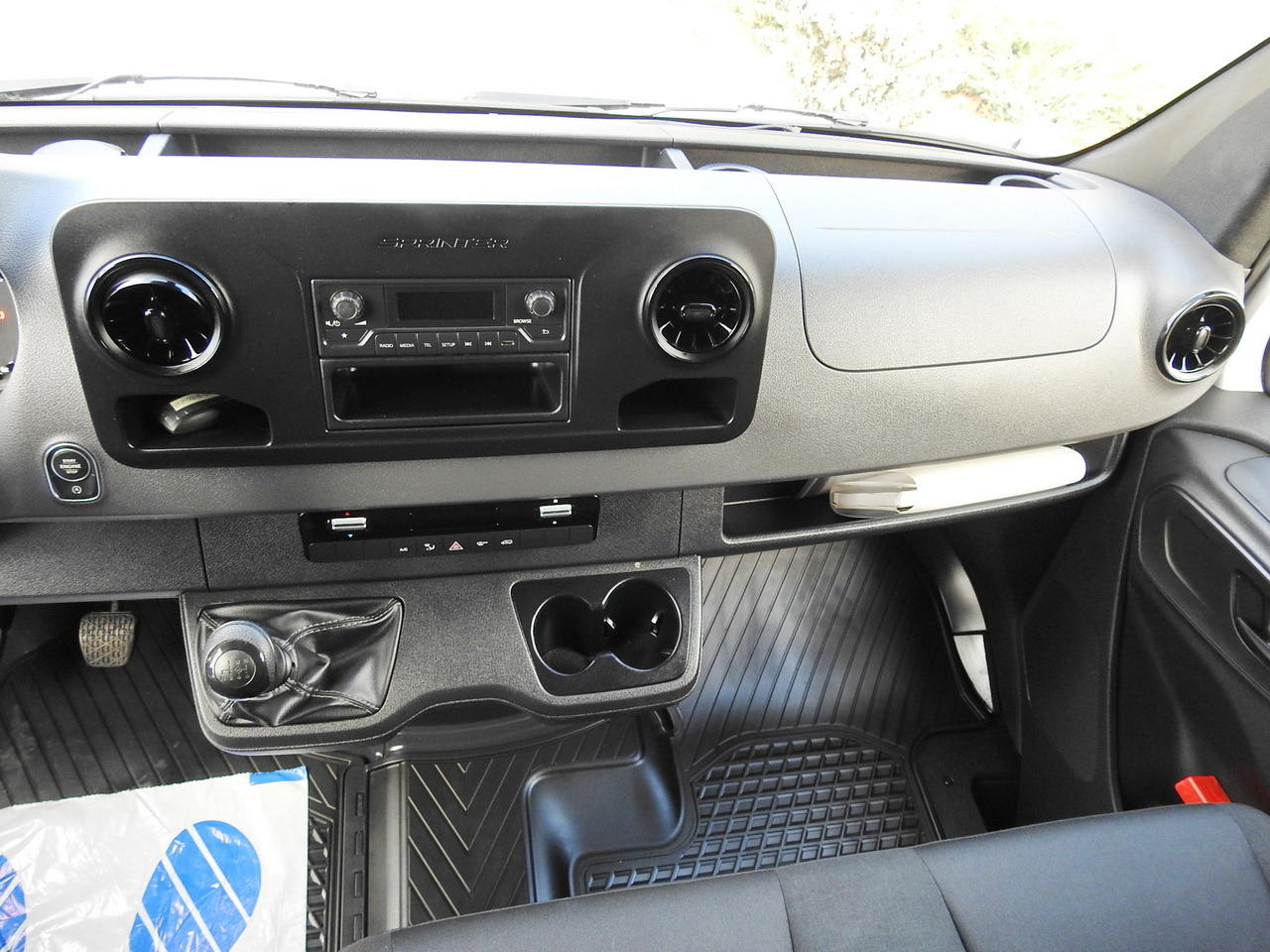 Arrendamiento de MERCEDES SPRINTER BOX LIFT 8 PALLETS AIR CONDITIONING 150HP MERCEDES SPRINTER BOX LIFT 8 PALLETS AIR CONDITIONING 150HP: foto 29 Arrendamiento de MERCEDES SPRINTER BOX LIFT 8 PALLETS AIR CONDITIONING 150HP MERCEDES SPRINTER BOX LIFT 8 PALLETS AIR CONDITIONING 150HP: foto 29