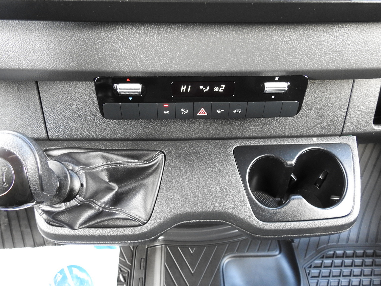 Arrendamiento de MERCEDES SPRINTER BOX LIFT 8 PALLETS AIR CONDITIONING 150HP MERCEDES SPRINTER BOX LIFT 8 PALLETS AIR CONDITIONING 150HP: foto 32 Arrendamiento de MERCEDES SPRINTER BOX LIFT 8 PALLETS AIR CONDITIONING 150HP MERCEDES SPRINTER BOX LIFT 8 PALLETS AIR CONDITIONING 150HP: foto 32