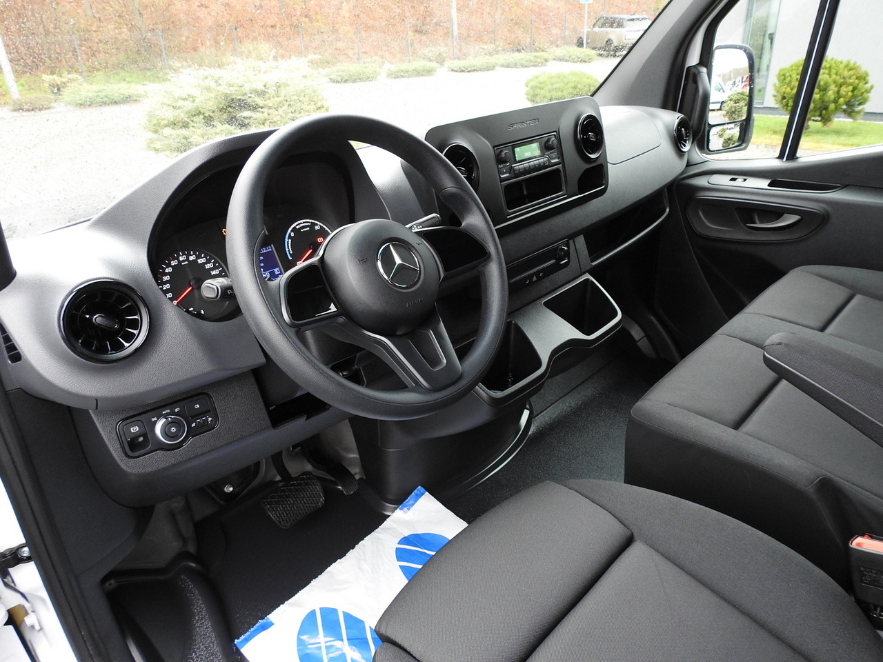 MERCEDES eSprinter NEW ELECTRIC VAN AUTOMATIC TRANSMISSION GUARANTEE 95HP - Furgón, Furgoneta eléctrica: foto 2 MERCEDES eSprinter NEW ELECTRIC VAN AUTOMATIC TRANSMISSION GUARANTEE 95HP - Furgón, Furgoneta eléctrica: foto 2